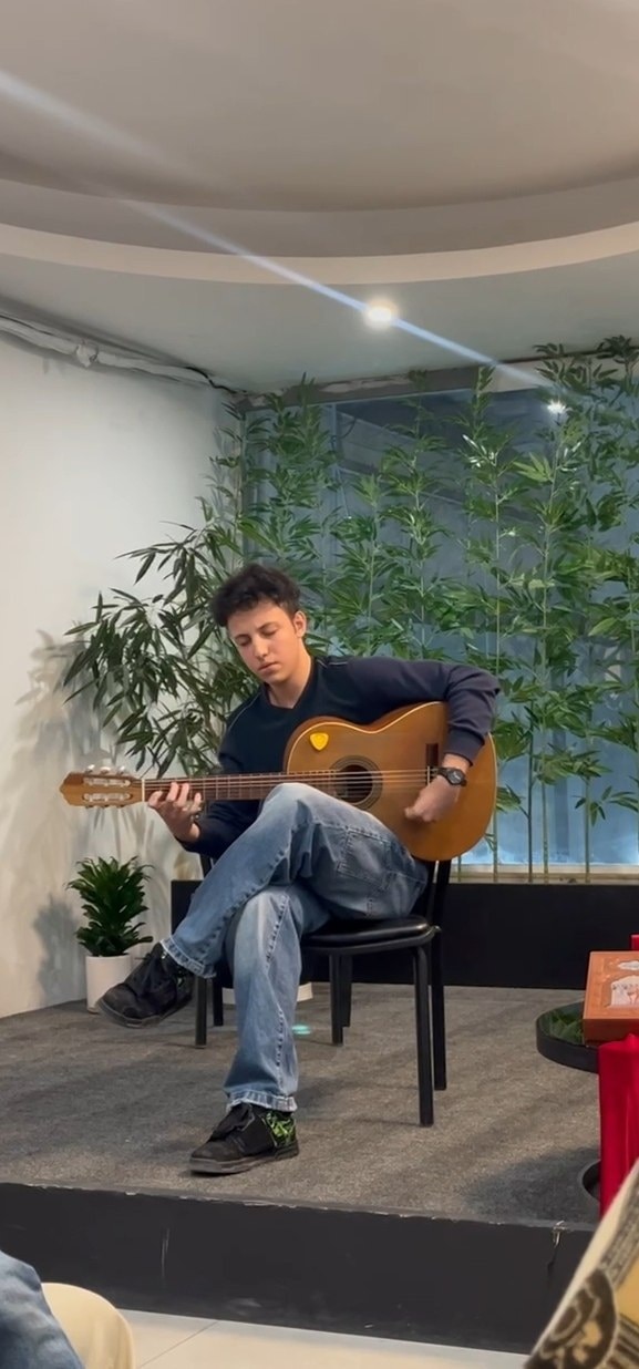 Press image of Arash Farahmand 2